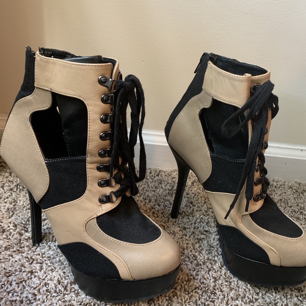 Cream leather & black lace platform heels!